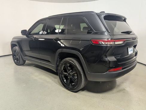 Used 2023 Jeep Grand Cherokee Altitude AWD/4WD image 6