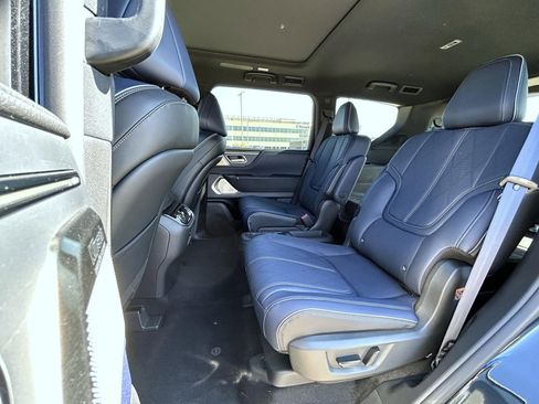 New 2026 INFINITI QX80 4WD image 11