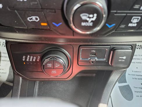 Used 2020 Jeep Renegade Trailhawk w/ Cold Weather Group AWD/4WD image 31