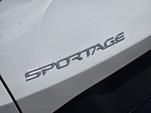 Used 2023 Kia Sportage LX AWD/4WD image 12