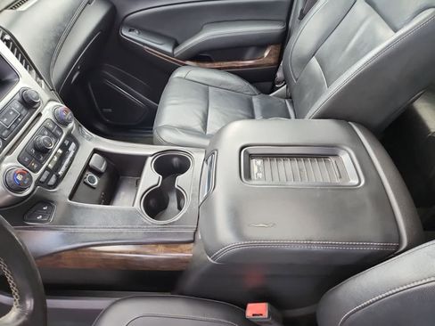 Used 2015 Chevrolet Suburban LT w/ Luxury Package image 11