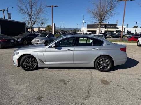 Used 2019 BMW 530e w/ Premium Package RWD image 6