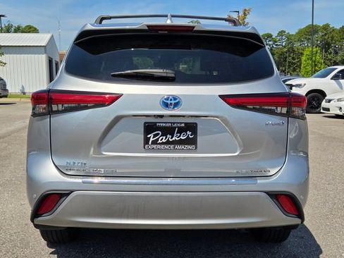 Used 2020 Toyota Highlander Platinum AWD/4WD image 4