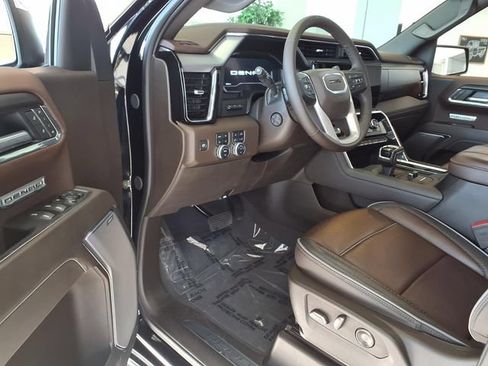 Used 2025 GMC Sierra 1500 Denali w/ Denali Reserve Package AWD/4WD image 8