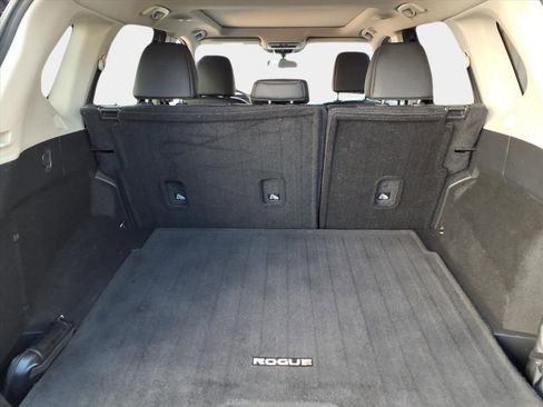 Used 2022 Nissan Rogue SV w/ SV Premium Package image 17