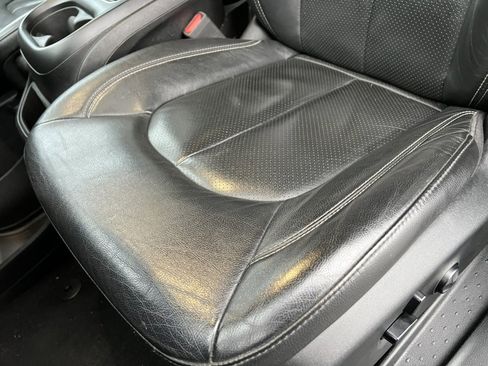 Used 2020 Chrysler Pacifica Touring-L Plus image 13