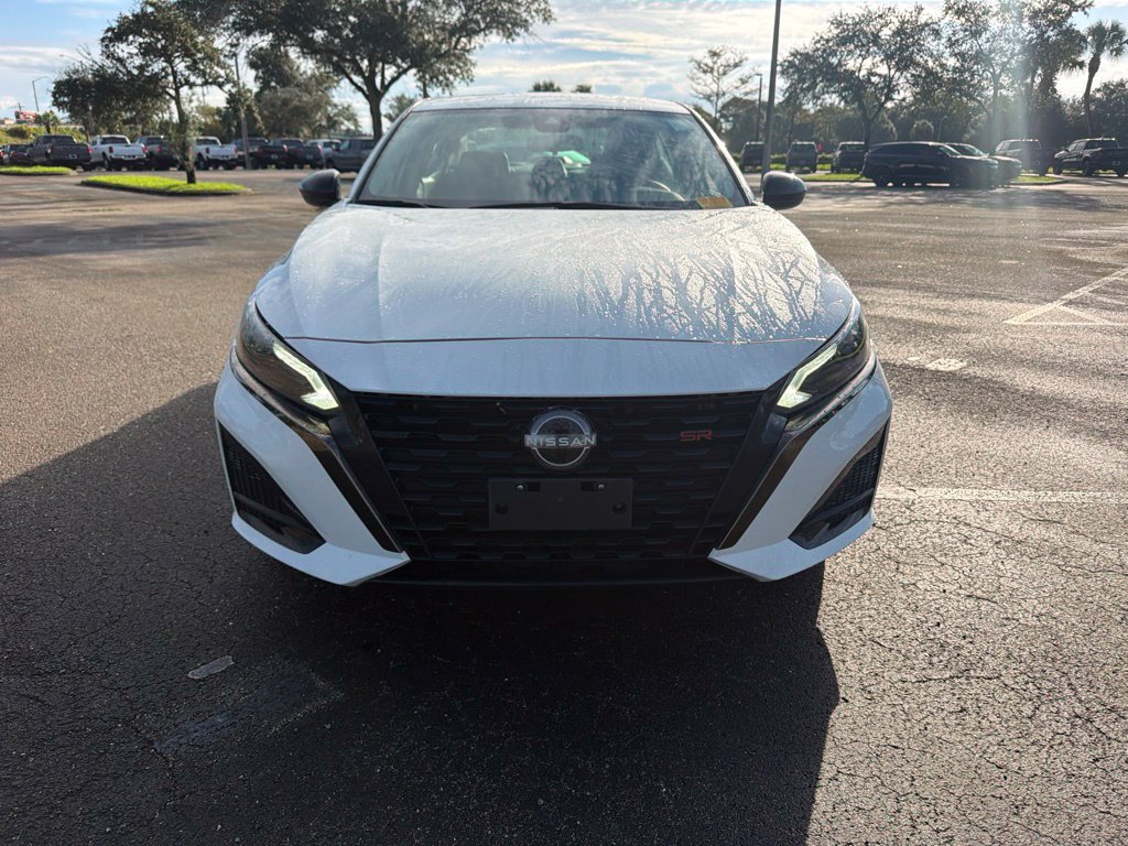 Used 2023 Nissan Altima 2.5 SR FWD image 2