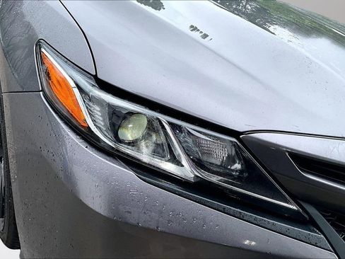 Used 2020 Toyota Camry SE FWD image 32