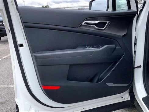 Used 2024 Kia Sportage LX FWD image 22