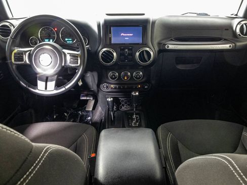 Used 2017 Jeep Wrangler Unlimited Sahara w/ Connectivity Group AWD/4WD image 23