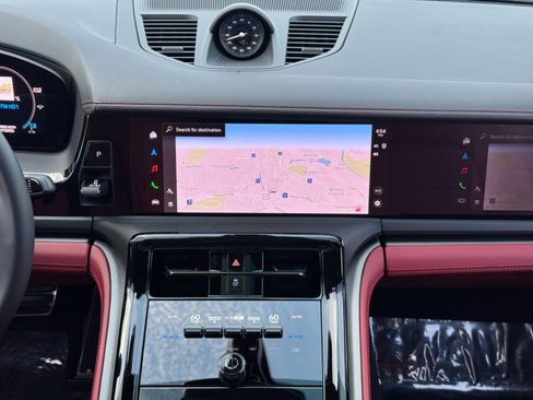 Used 2025 Porsche Panamera 4 w/ Premium Package image 26