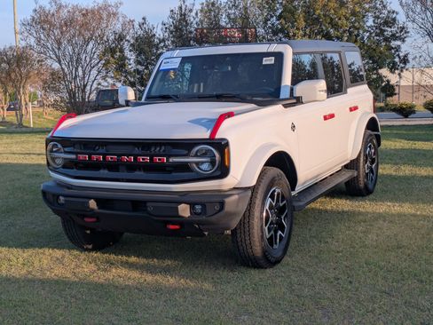 Certified 2024 Ford Bronco Outer Banks image 8