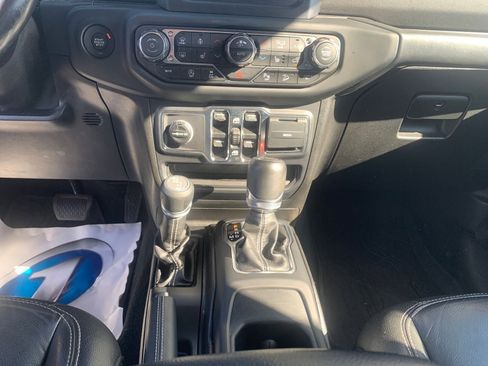 Used 2018 Jeep Wrangler Unlimited Sahara w/ Safety Group image 21