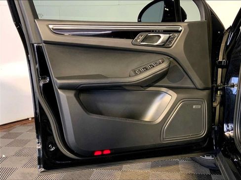 Certified 2021 Porsche Macan S AWD/4WD image 25
