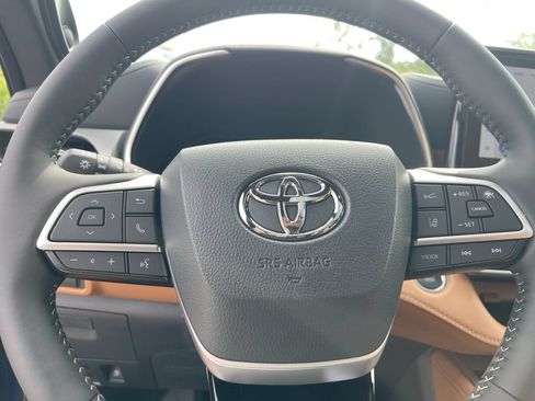 Used 2026 Toyota Highlander Platinum AWD/4WD image 7
