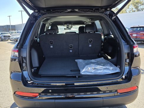 New 2025 Jeep Grand Cherokee Altitude image 19