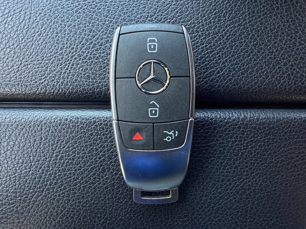 Used 2022 Mercedes-Benz GLE 350 4MATIC w/ Premium Package image 33