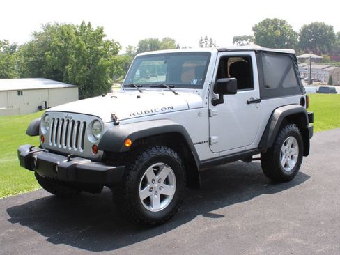 Used 2011 Jeep Wrangler Rubicon w/ PWR Convenience Group AWD/4WD image 4
