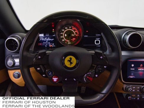 Used 2019 Ferrari Portofino image 11