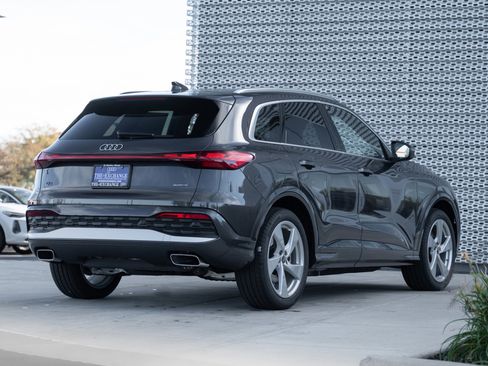 New 2025 Audi Q5 Prestige image 4