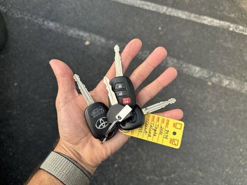 Used 2021 Toyota Tacoma SR5 w/ Trail Edition image 5