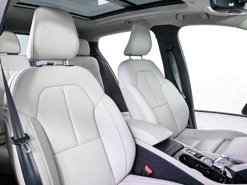 Certified 2026 Volvo XC40 B5 Plus w/ Protection Package Premier image 24