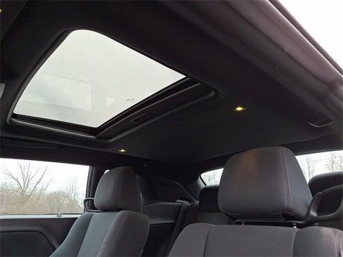 Used 2014 Dodge Challenger SXT image 15