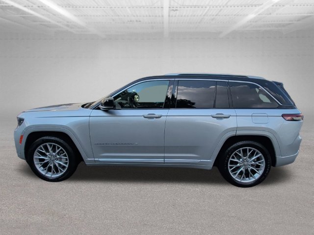 Used 2023 Jeep Grand Cherokee Summit w/ Luxury Tech Group V AWD/4WD image 2