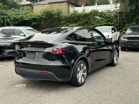 Used 2021 Tesla Model Y Long Range AWD/4WD image 3