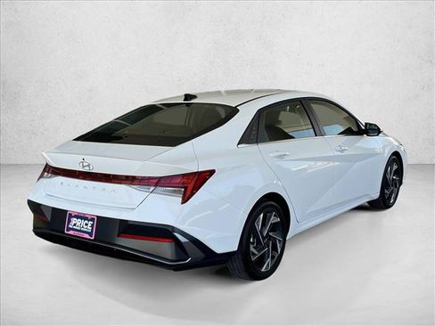 Used 2025 Hyundai Elantra SEL FWD image 6