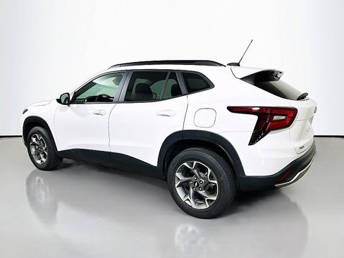 Used 2024 Chevrolet Trax LT w/ Driver Confidence Package FWD image 5