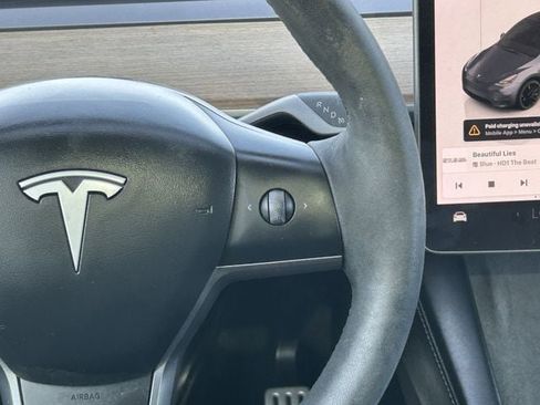 Used 2023 Tesla Model Y Performance image 17