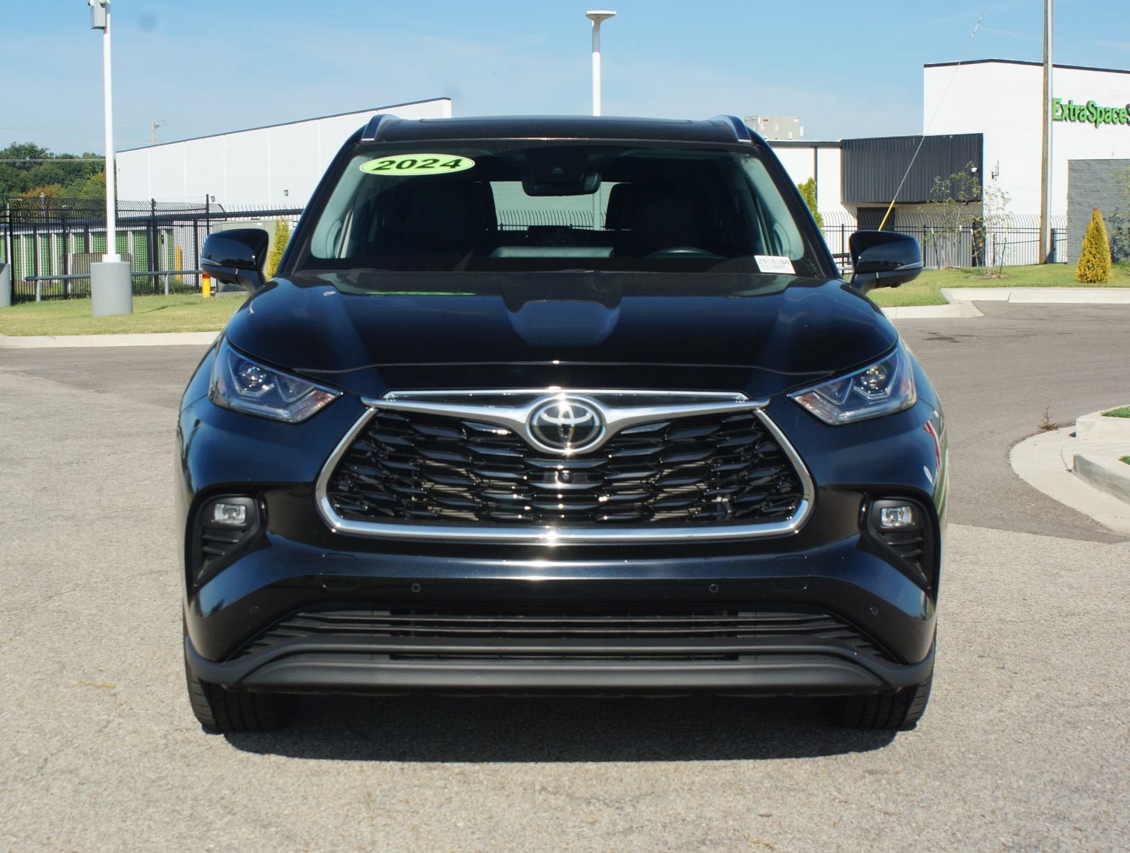 Used 2024 Toyota Highlander Limited FWD image 3