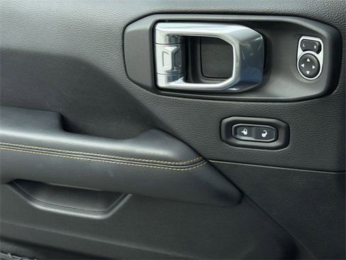 Used 2020 Jeep Wrangler Unlimited Sahara image 36