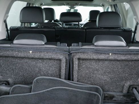 Used 2023 Volkswagen Tiguan SE w/ Panoramic Sunroof Package FWD image 31