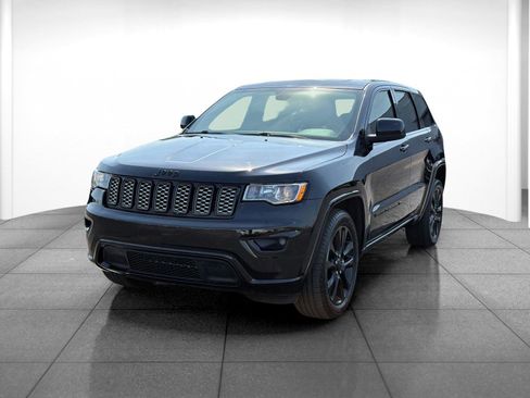 Used 2022 Jeep Grand Cherokee Laredo X image 3