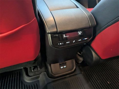 Used 2024 Toyota Highlander FWD image 24