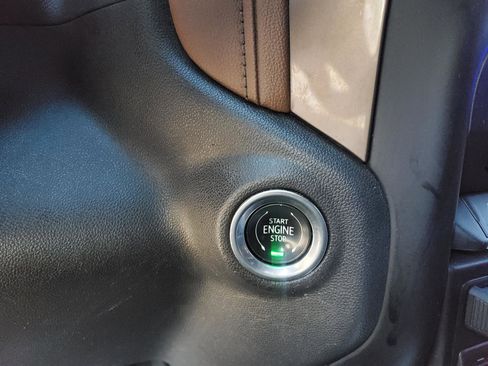 Used 2020 Chevrolet Silverado 1500 High Country w/ Technology Package image 27