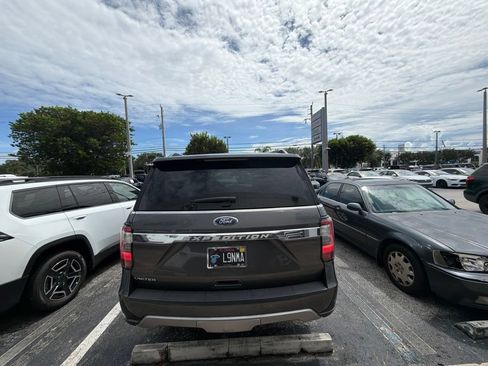 Used 2019 Ford Expedition Limited w/ Equipment Group 302A RWD image 9