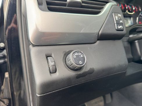 Used 2019 Chevrolet Suburban LT image 22