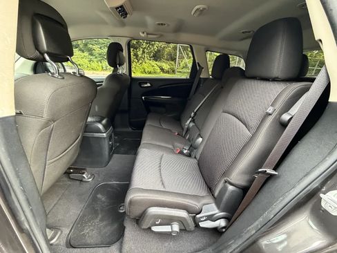 Used 2019 Dodge Journey SE w/ Connectivity Group FWD image 23