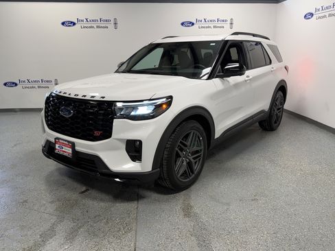 Used 2025 Ford Explorer ST image 3