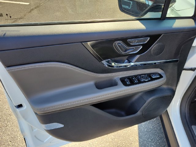 Used 2025 Lincoln Corsair AWD w/ Equipment Group 101A image 7