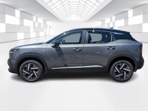 Used 2025 Nissan Kicks SV w/ SV Premium Package FWD image 4