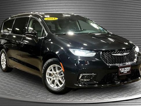 Used 2021 Chrysler Pacifica Touring-L FWD image 3