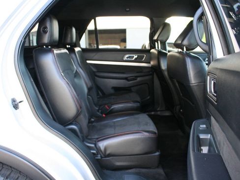 Used 2018 Ford Explorer XLT w/ Equipment Group 202A AWD/4WD image 22
