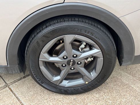 Used 2025 Kia K4 LXS image 32