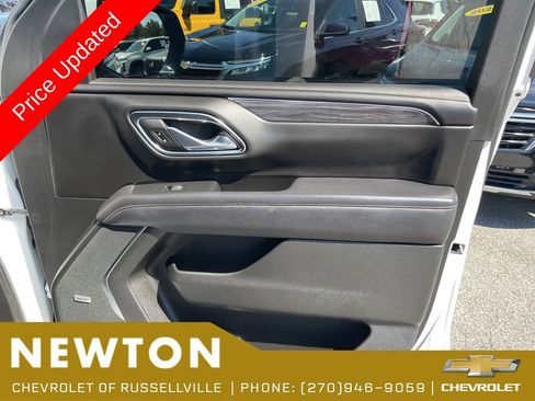 Used 2023 GMC Yukon XL SLT AWD/4WD image 25