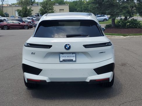 Used 2024 BMW iX xDrive50 w/ Sport Package AWD/4WD image 5
