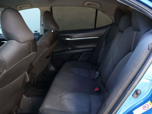 Used 2019 Toyota Camry LE image 10